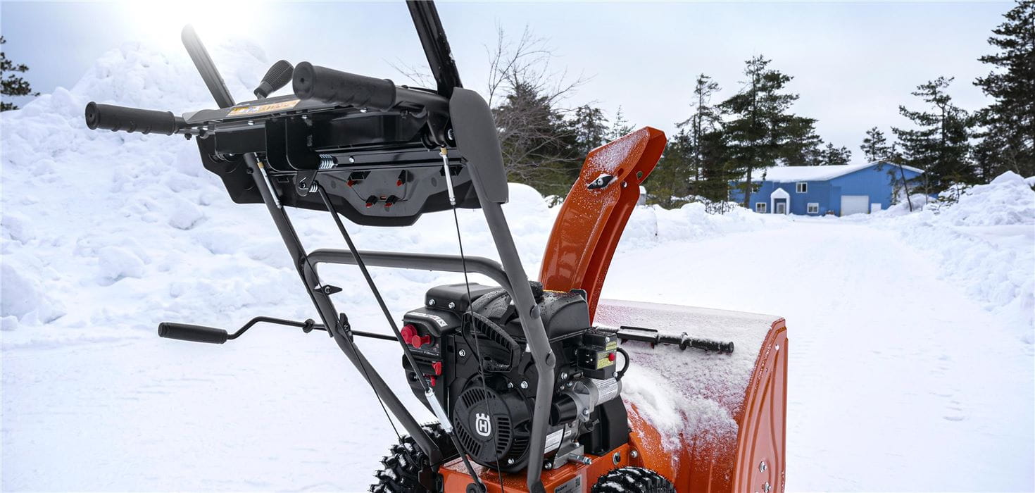 Top-rated gas snow blowers, single stage and 2 stage snow throwers
